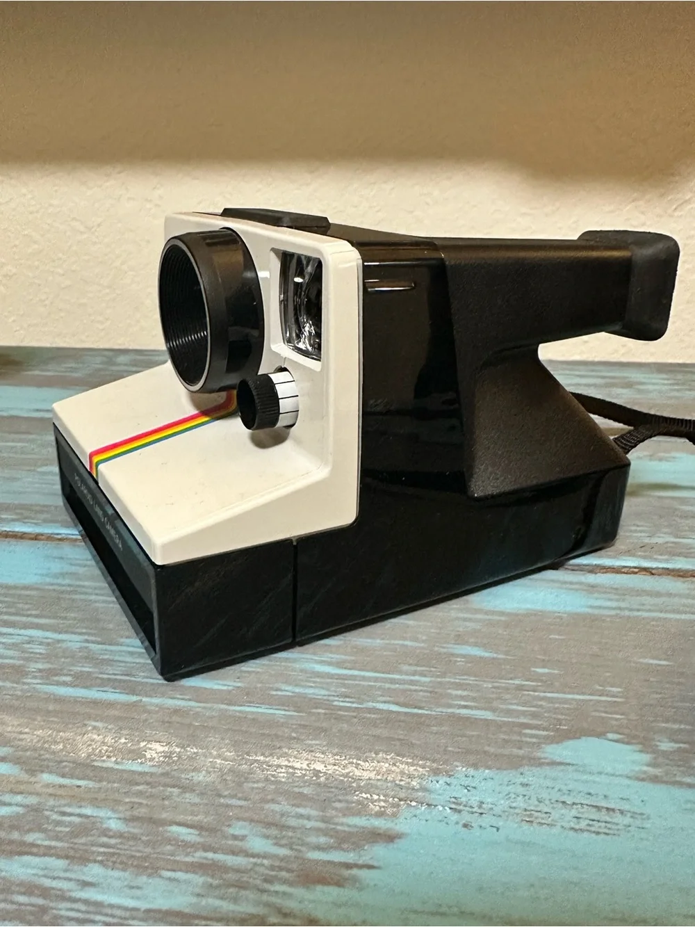 Vintage Polaroid OneStep Instant Camera. Includes flash bar  (not tested)